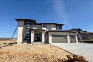 2517 NE Woodland Oak Circle, Lee's Summit, MO 64086