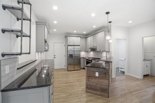 1025 Russell Point, Suwanee, GA 30024