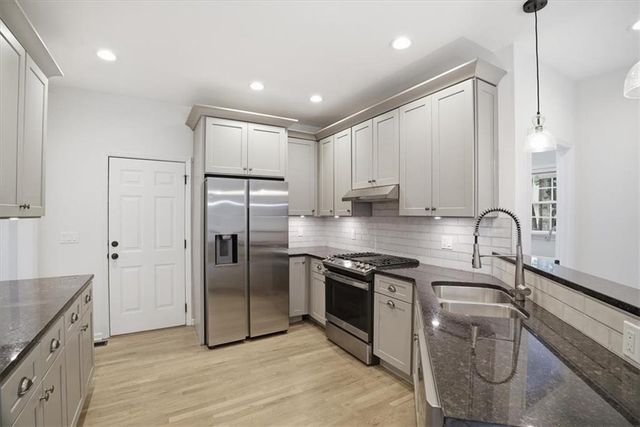 1025 Russell Point, Suwanee, GA 30024