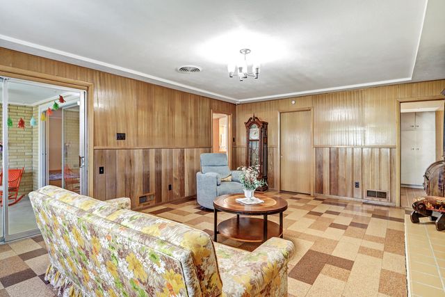 1300 Dakota Street NE, Albuquerque, NM 87110