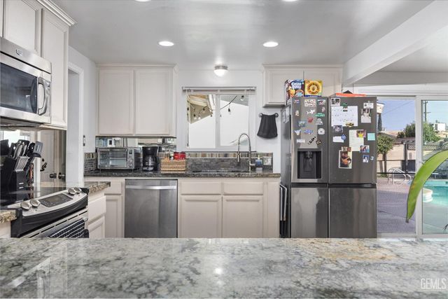 2807 Wenatchee Avenue, Bakersfield, CA 93306