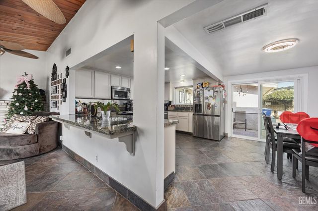 2807 Wenatchee Avenue, Bakersfield, CA 93306