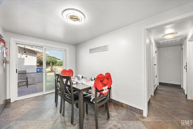 2807 Wenatchee Avenue, Bakersfield, CA 93306