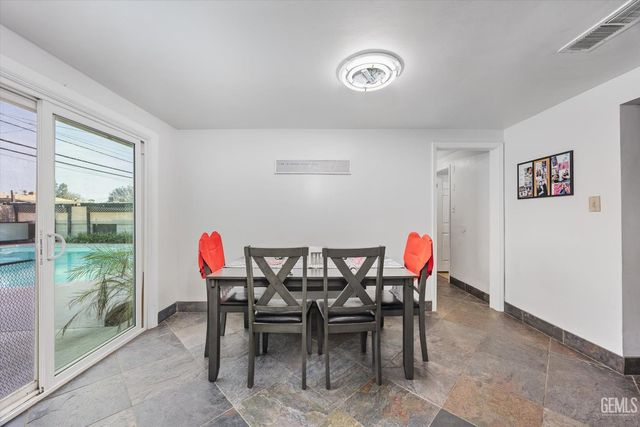 2807 Wenatchee Avenue, Bakersfield, CA 93306