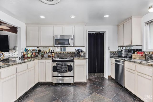 2807 Wenatchee Avenue, Bakersfield, CA 93306