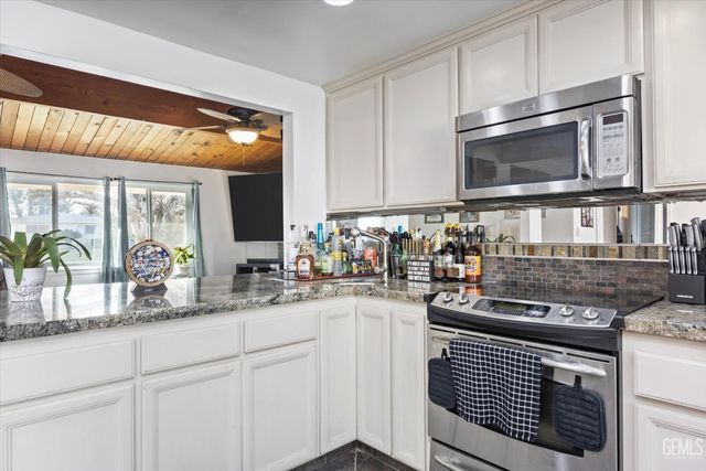 2807 Wenatchee Avenue, Bakersfield, CA 93306