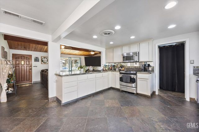 2807 Wenatchee Avenue, Bakersfield, CA 93306