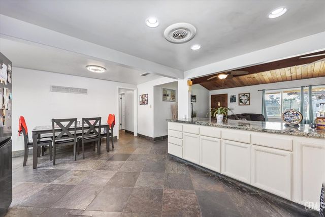 2807 Wenatchee Avenue, Bakersfield, CA 93306