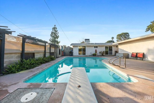 2807 Wenatchee Avenue, Bakersfield, CA 93306