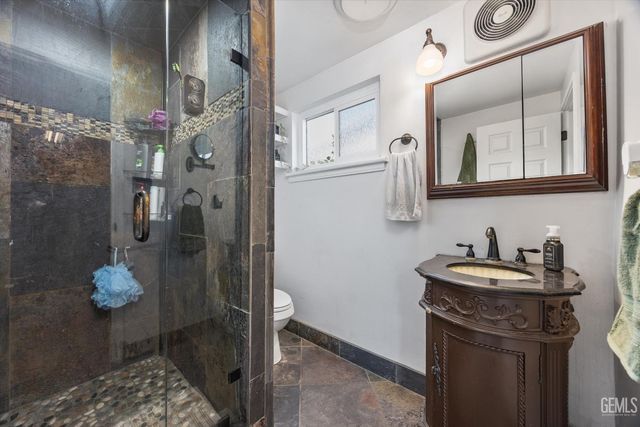 2807 Wenatchee Avenue, Bakersfield, CA 93306