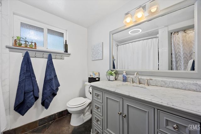 2807 Wenatchee Avenue, Bakersfield, CA 93306