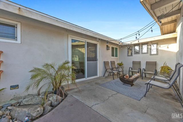 2807 Wenatchee Avenue, Bakersfield, CA 93306