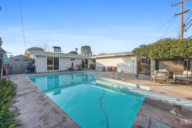 2807 Wenatchee Avenue, Bakersfield, CA 93306