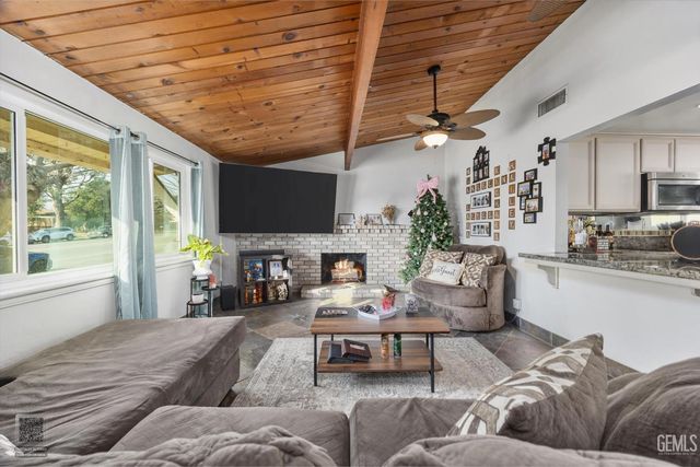 2807 Wenatchee Avenue, Bakersfield, CA 93306