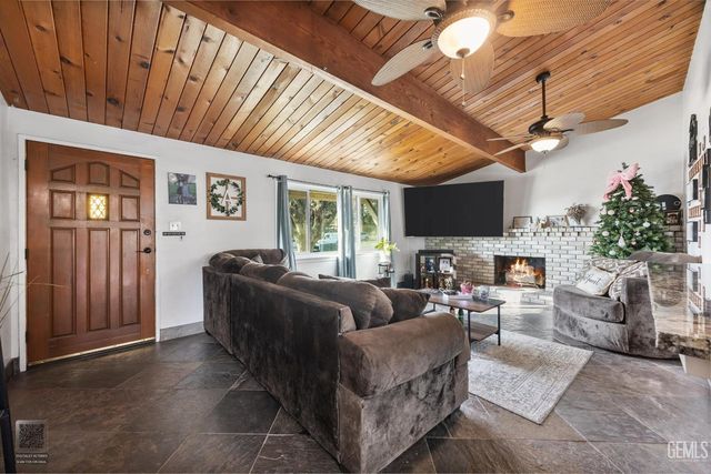 2807 Wenatchee Avenue, Bakersfield, CA 93306