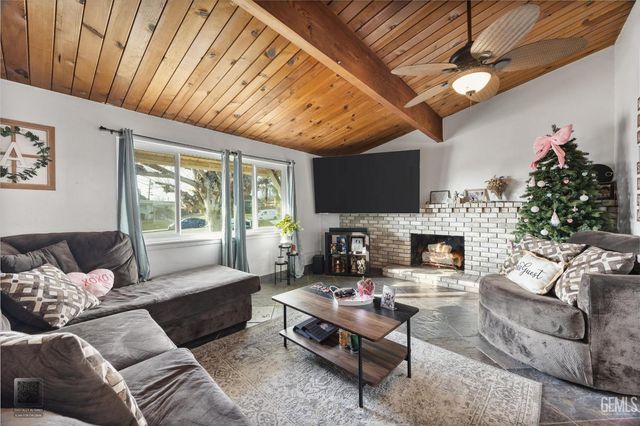 2807 Wenatchee Avenue, Bakersfield, CA 93306