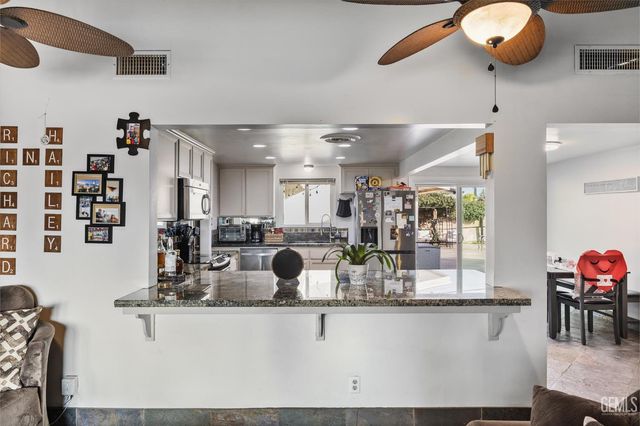 2807 Wenatchee Avenue, Bakersfield, CA 93306