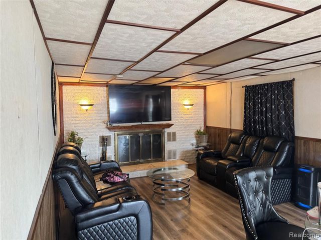 31263 Hayes Road, Warren, MI 48088