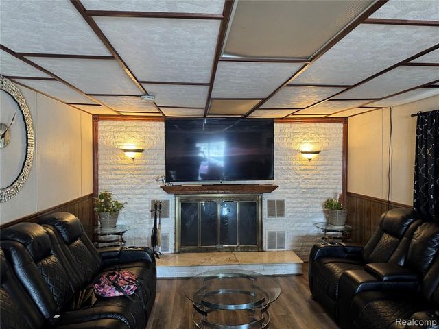 31263 Hayes Road, Warren, MI 48088