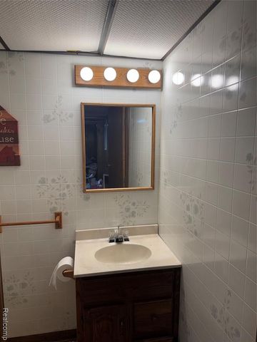 31263 Hayes Road, Warren, MI 48088