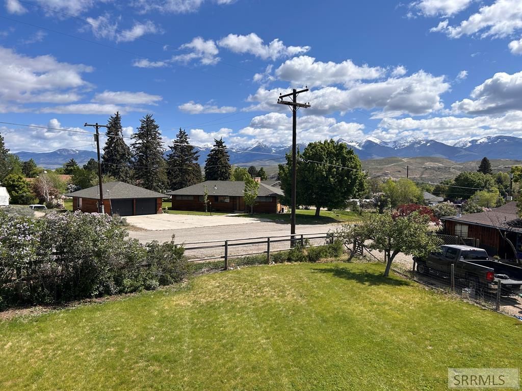 Image 4 of property listing at 409 Lombard Street, Salmon, ID 83467