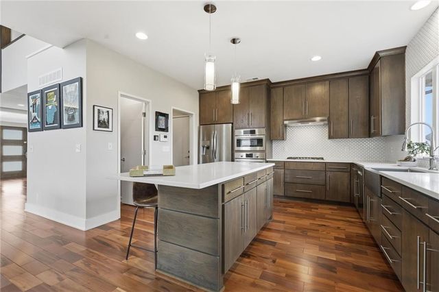 4502 NW 70th Terrace, Kansas City, MO 64151