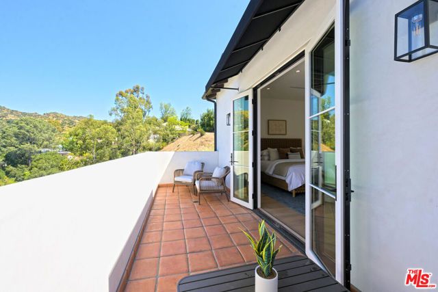 3072 Hollyridge Drive, Los Angeles, CA 90068
