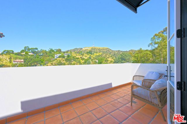 3072 Hollyridge Drive, Los Angeles, CA 90068