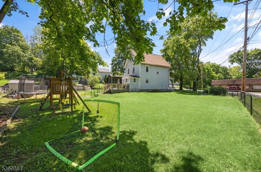 80 Church St, Franklin Boro, NJ 07416