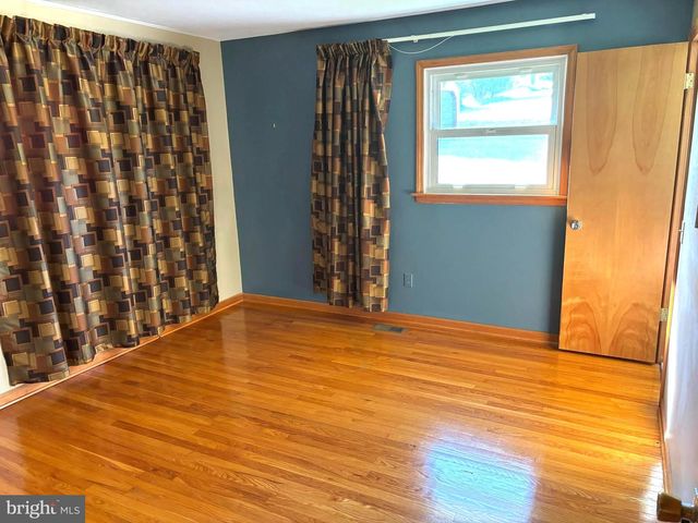 1062 MILL GAP RD, Lost City, WV 26810