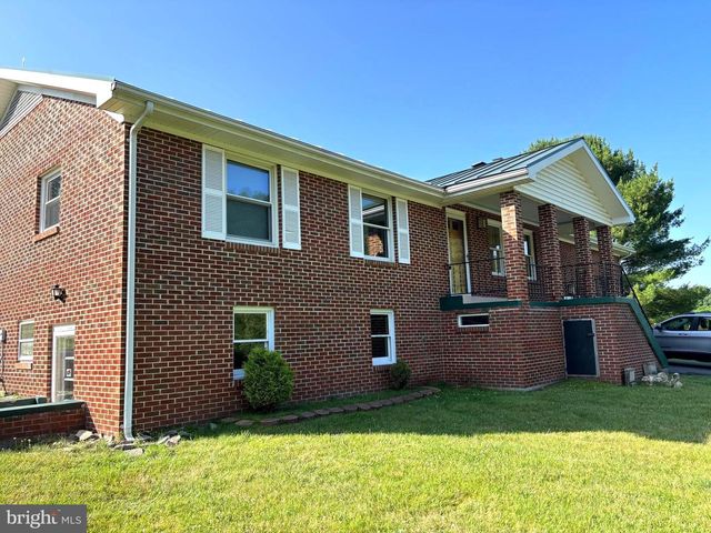 1062 MILL GAP RD, Lost City, WV 26810