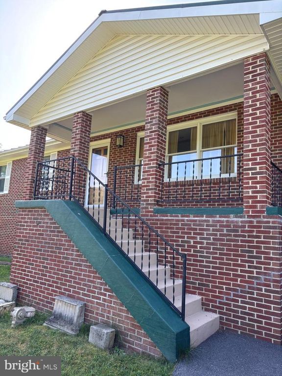1062 MILL GAP RD, Lost City, WV 26810