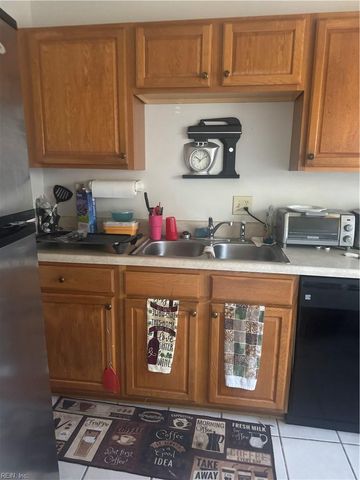 1521 Darren CIR, Portsmouth, VA 23701