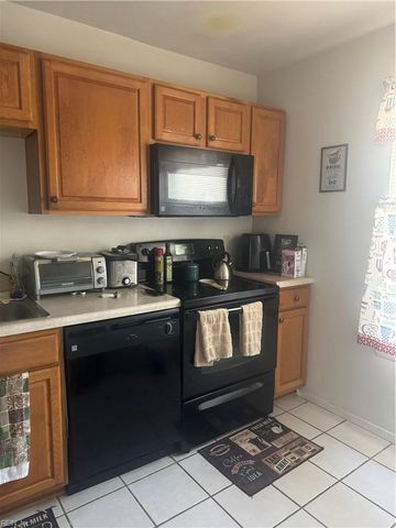 1521 Darren CIR, Portsmouth, VA 23701