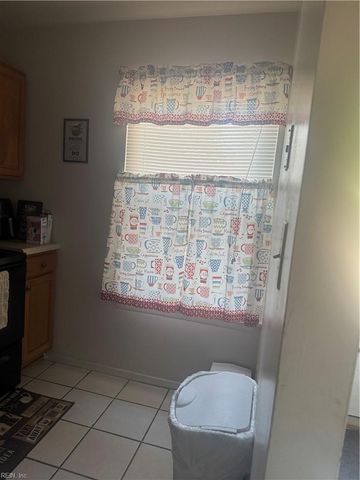 1521 Darren CIR, Portsmouth, VA 23701