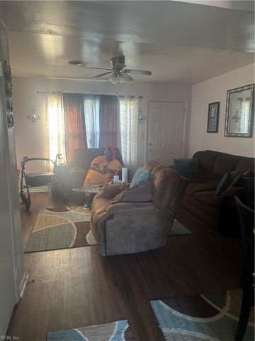 1521 Darren CIR, Portsmouth, VA 23701