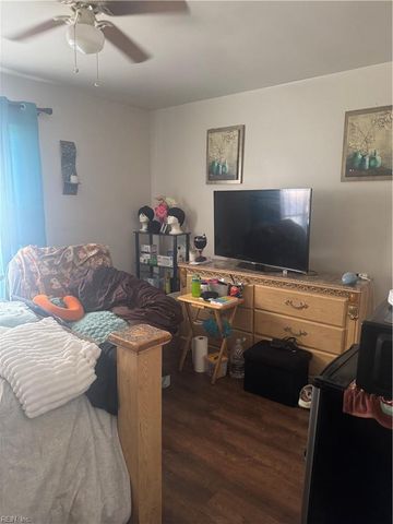 1521 Darren CIR, Portsmouth, VA 23701