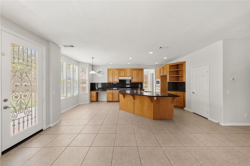 Image 19 of property listing at 1696 Tamarron, Corona, CA 92883