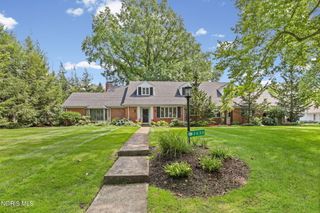 2630 Edgehill Road, Ottawa Hills, OH 43615
