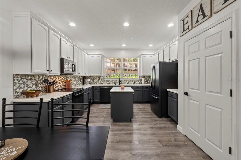 Image 12 of property listing at 333 NAUTICA MILE DRIVE, Clermont, FL 34711