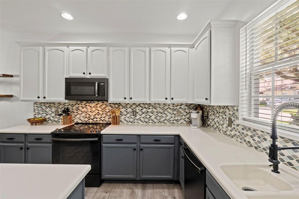 Image 16 of property listing at 333 NAUTICA MILE DRIVE, Clermont, FL 34711