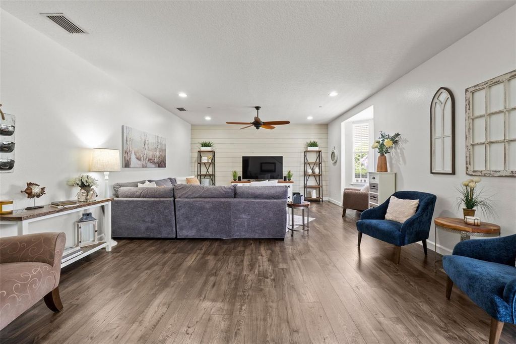 Image 6 of property listing at 333 NAUTICA MILE DRIVE, Clermont, FL 34711