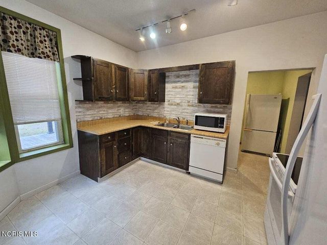 212 S Michigan Avenue, Edgerton, OH 43517