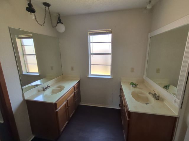 5541 Wood View Street, North Richland Hills, TX 76180