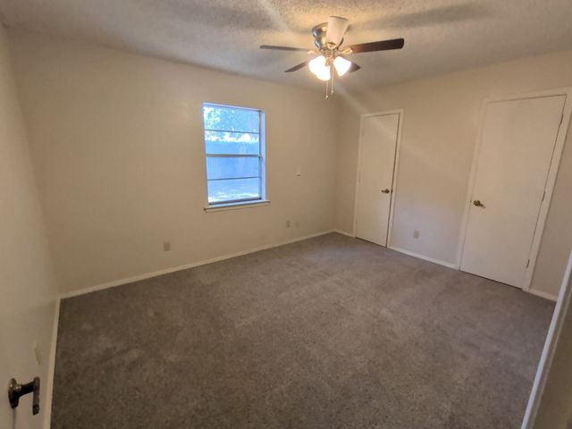 5541 Wood View Street, North Richland Hills, TX 76180