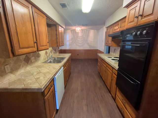 5541 Wood View Street, North Richland Hills, TX 76180