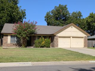5541 Wood View Street, North Richland Hills, TX 76180
