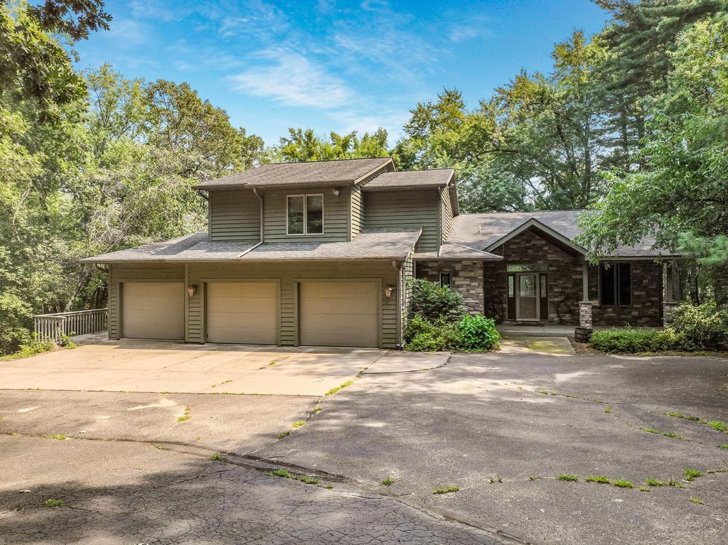 5163 Shellamie Drive, Eau Claire, WI 54701