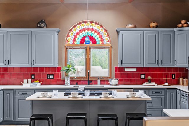 55 Calle Cantando, Santa Fe, NM 87508