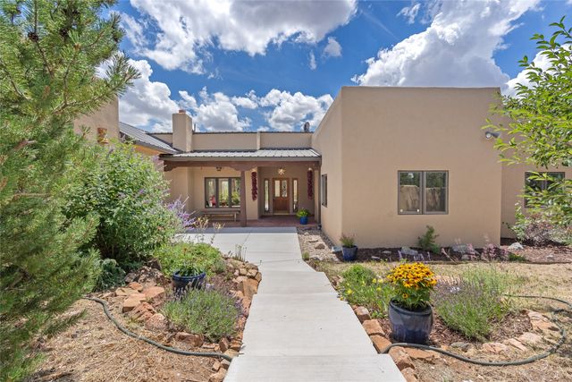 55 Calle Cantando, Santa Fe, NM 87508